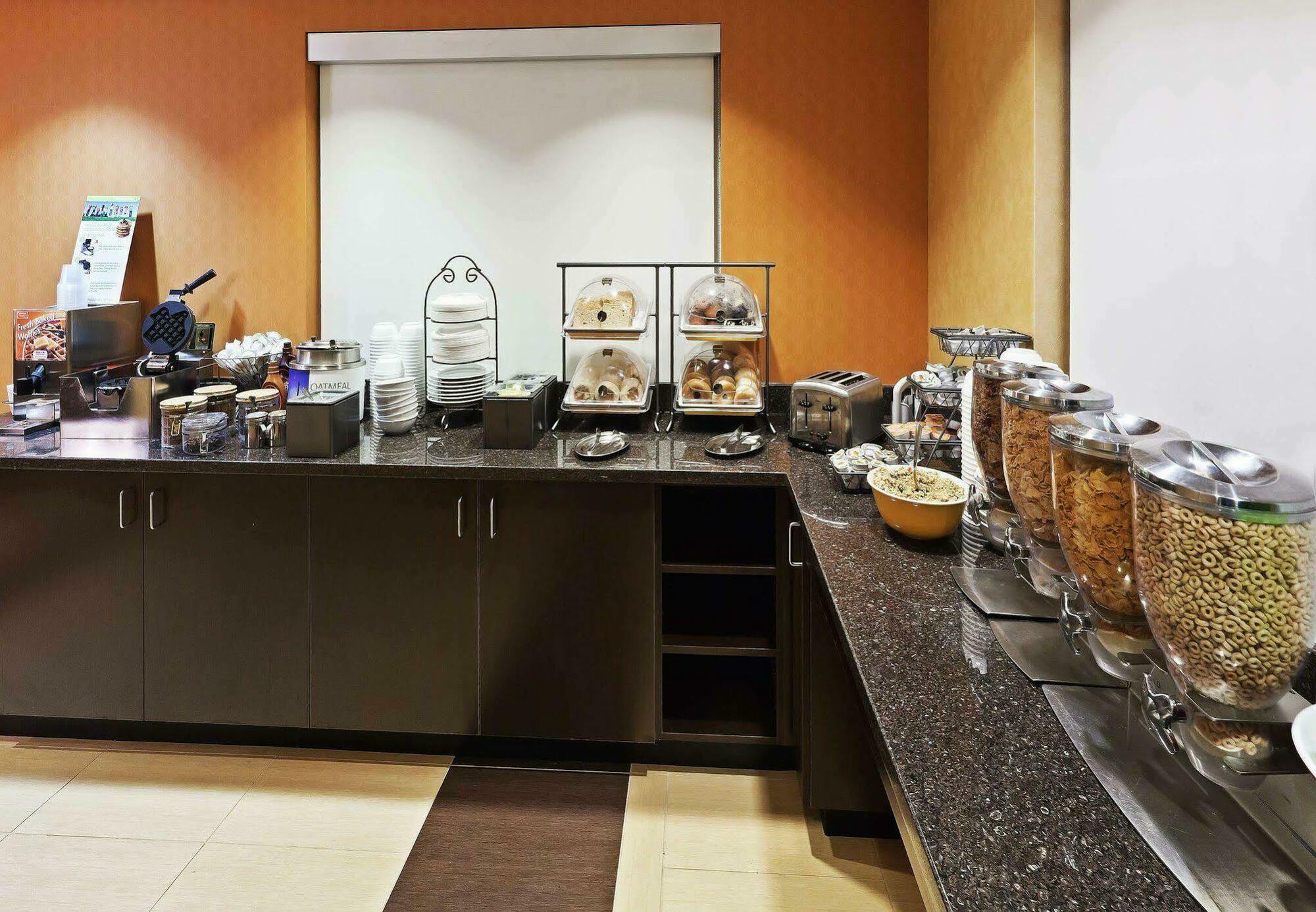 Residence Inn Houston Sugar Land/Stafford Restoran gambar